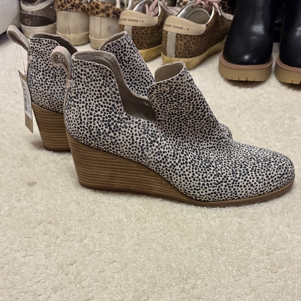 Toms Black and Cream Wedge Ankle Boots